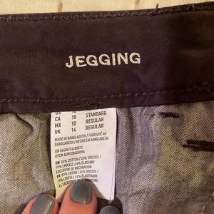 American Eagle Jegging- Super Stretch- Size 10- Plum